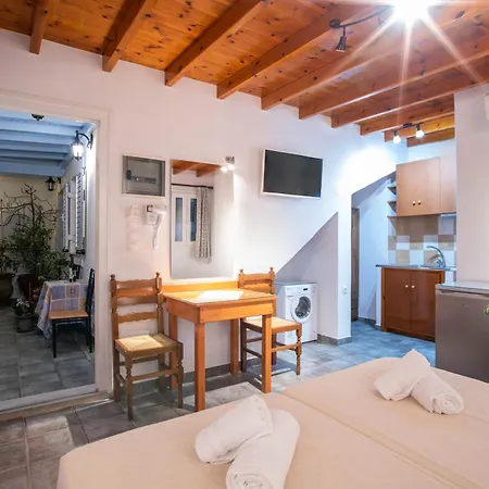 Kontaratos & Apartment Parikia (Paros)