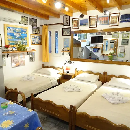 Kontaratos & Apartman Párosz