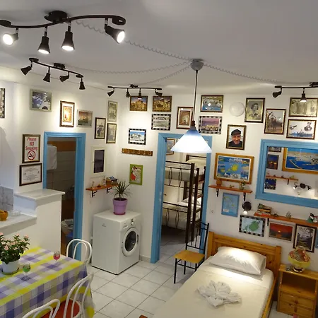 Apartman Kontaratos & *