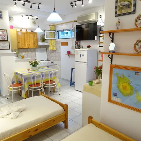 Apartman Kontaratos & *