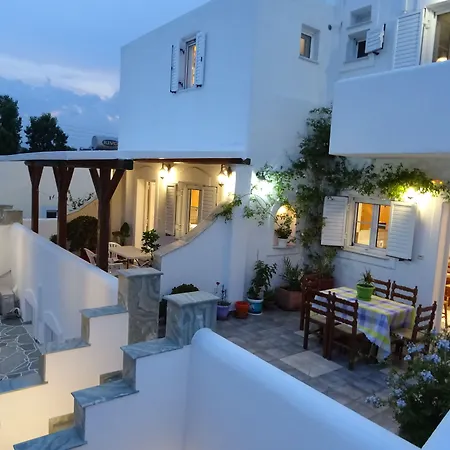 Apartman Kontaratos & *