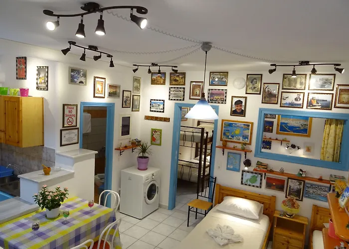 Daire Kontaratos & *