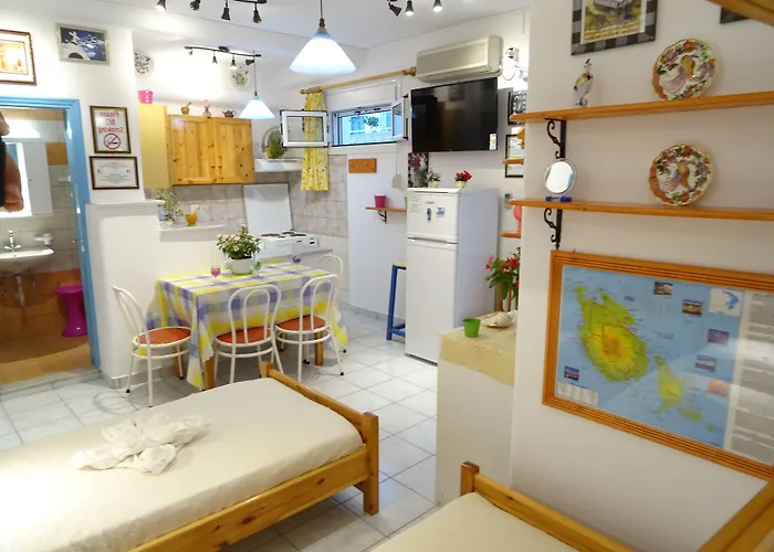 Daire Kontaratos & *