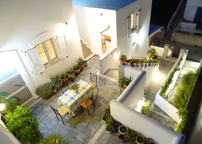 Daire Kontaratos & *